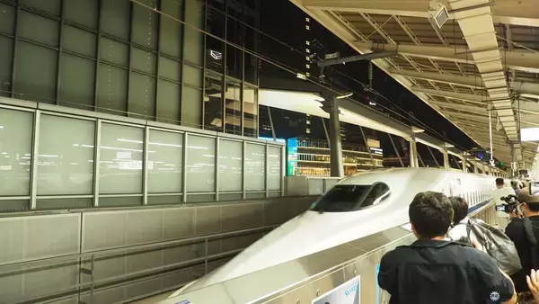 「【乗車記】実質夜行？話題沸騰の新幹線「東海道ルミエールエクスプレス」に乗車してみた　東京22時発、京都・新大阪に6時台着　見どころは岐阜羽島の素晴らし過ぎる朝」の画像