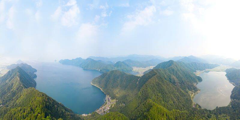 琵琶湖と余呉湖の絶景展望と歴史が楽しめる賤ヶ岳（しずがたけ） リフトで手軽に行ける山頂で気分をリフレッシュ（滋賀県 長浜市）