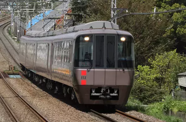 「特急ロマンスカー完全ガイド！現役4車種の特長や停車駅･展望席予約方法まで解説！箱根･小田原への旅や快適な出勤にも（小田急）」の画像