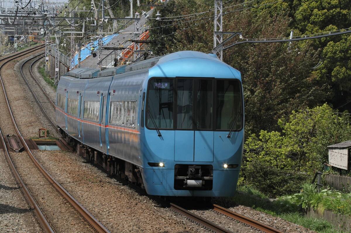 特急ロマンスカー完全ガイド！現役4車種の特長や停車駅･展望席予約方法まで解説！箱根･小田原への旅や快適な出勤にも（小田急）