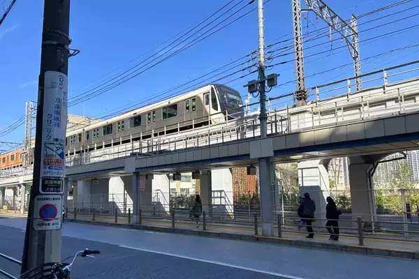 AI時代の救世主？東急大井町線の鉄道高架下にデータセンター!? 6月からの東急グループ実証実験で「都市部DC不足」の解消になるか？