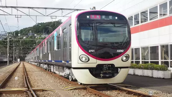 京王電鉄の新型通勤車両「2000系」お披露目　子育て世代も絶賛の優しい車両