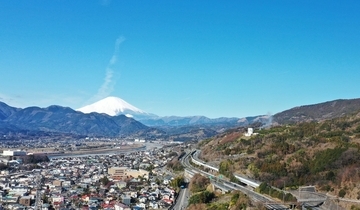 小田急線の家賃相場が安い駅ランキング！1位は4万円台の再開発で注目の街！ 新宿通勤に便利な穴場は？学生街や富士山と相模湾が見える駅も