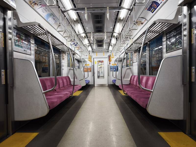 京王電鉄「9000系」がスタイリッシュに生まれ変わる！リニューアル第一編成の内装をご紹介