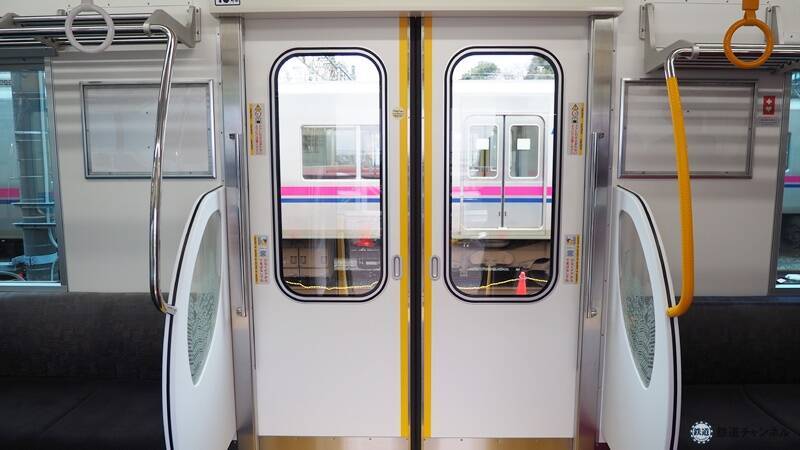 京王電鉄「9000系」がスタイリッシュに生まれ変わる！リニューアル第一編成の内装をご紹介