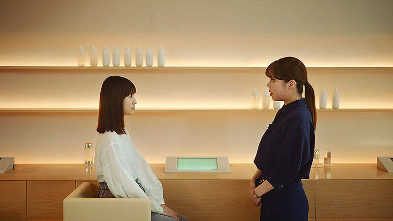 IPSA イプサ「#素肌からわたしの自信をつくろう」始動、恒松祐里の最新映像に注目！ オフィス内 IPSA no NIWA を初公開するイベントも開催
