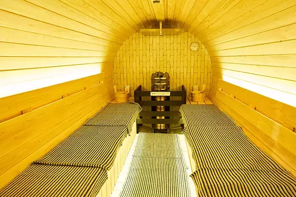 「JR中央線 武蔵小金井駅 高架下に極楽湯空間「RAKU SPA Station 武蔵小金井」12/5 OPEN！ 電車の足音と半露天風呂 サウナ 岩盤浴 レストラン  コワーキングスペース　オンもオフもここで何時間でも過ごせる♪」の画像