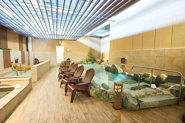 JR中央線 武蔵小金井駅 高架下に極楽湯空間「RAKU SPA Station 武蔵小金井」12/5 OPEN！ 電車の足音と半露天風呂 サウナ 岩盤浴 レストラン  コワーキングスペース　オンもオフもここで何時間でも過ごせる♪