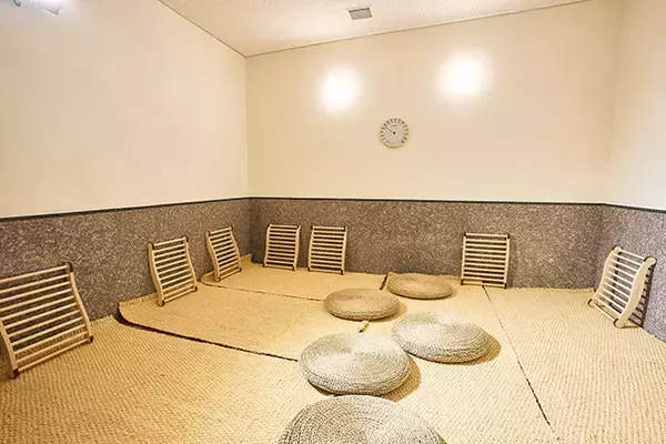 「JR中央線 武蔵小金井駅 高架下に極楽湯空間「RAKU SPA Station 武蔵小金井」12/5 OPEN！ 電車の足音と半露天風呂 サウナ 岩盤浴 レストラン  コワーキングスペース　オンもオフもここで何時間でも過ごせる♪」の画像