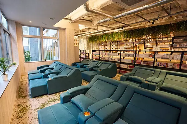 「JR中央線 武蔵小金井駅 高架下に極楽湯空間「RAKU SPA Station 武蔵小金井」12/5 OPEN！ 電車の足音と半露天風呂 サウナ 岩盤浴 レストラン  コワーキングスペース　オンもオフもここで何時間でも過ごせる♪」の画像