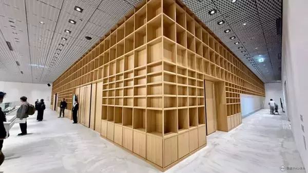 「高輪ゲートウェイシティ文化拠点「MoN Takanawa」レポ【3/28開業】 隈研吾建築の外装デザインや鉄道ビューの絶景、限定グルメまで紹介」の画像