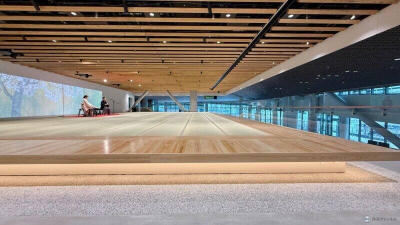 高輪ゲートウェイシティ文化拠点「MoN Takanawa」レポ【3/28開業】 隈研吾建築の外装デザインや鉄道ビューの絶景、限定グルメまで紹介