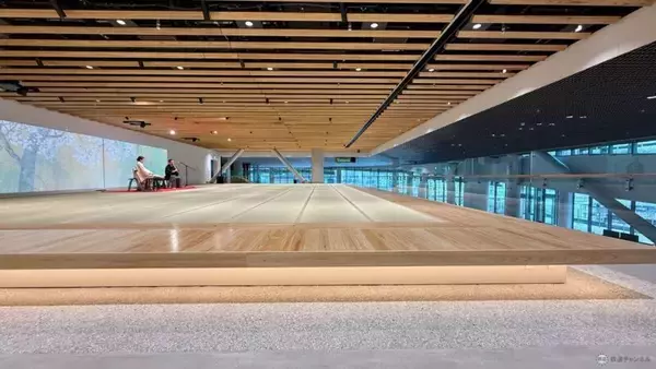「高輪ゲートウェイシティ文化拠点「MoN Takanawa」レポ【3/28開業】 隈研吾建築の外装デザインや鉄道ビューの絶景、限定グルメまで紹介」の画像