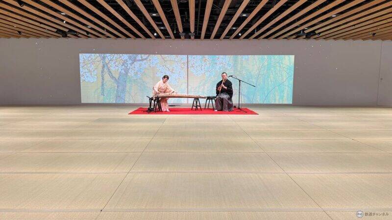 高輪ゲートウェイシティ文化拠点「MoN Takanawa」レポ【3/28開業】 隈研吾建築の外装デザインや鉄道ビューの絶景、限定グルメまで紹介