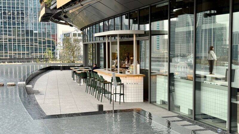 高輪ゲートウェイシティ文化拠点「MoN Takanawa」レポ【3/28開業】 隈研吾建築の外装デザインや鉄道ビューの絶景、限定グルメまで紹介