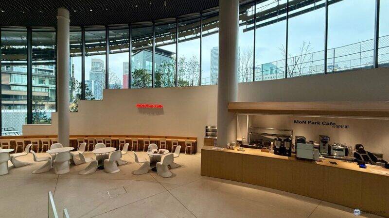 高輪ゲートウェイシティ文化拠点「MoN Takanawa」レポ【3/28開業】 隈研吾建築の外装デザインや鉄道ビューの絶景、限定グルメまで紹介