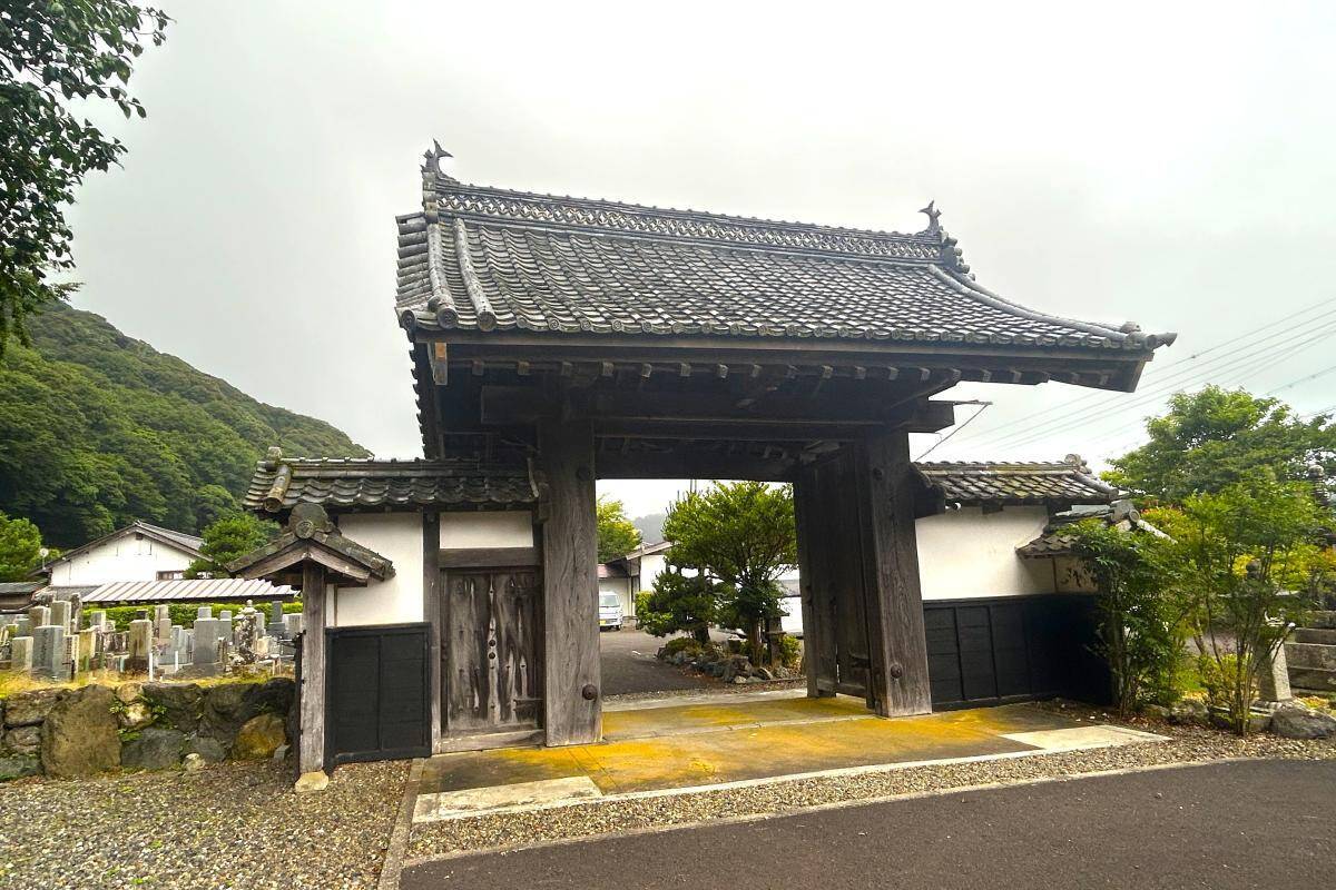 福井なのにゴリゴリ関西弁？ 800年生きる人魚伝説、レトロ建築の町並み「小浜西組」、町屋カフェで非日常を！週末観光に最適な小浜の歩き方