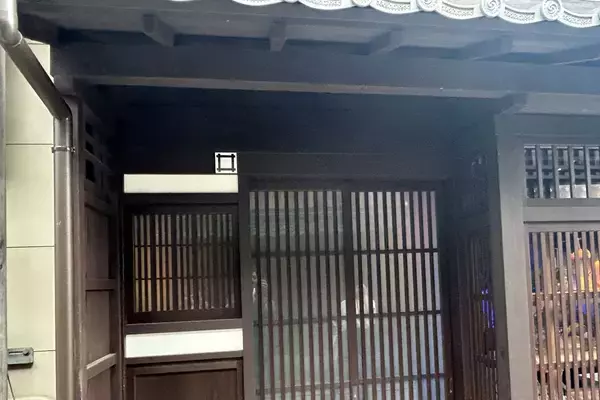 「福井なのにゴリゴリ関西弁？ 800年生きる人魚伝説、レトロ建築の町並み「小浜西組」、町屋カフェで非日常を！週末観光に最適な小浜の歩き方」の画像