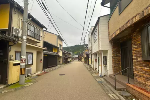 「福井なのにゴリゴリ関西弁？ 800年生きる人魚伝説、レトロ建築の町並み「小浜西組」、町屋カフェで非日常を！週末観光に最適な小浜の歩き方」の画像