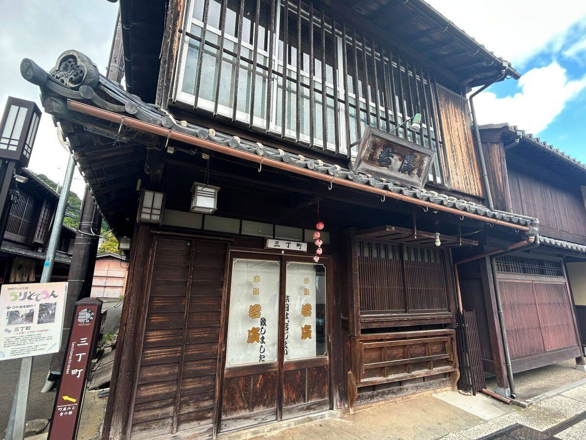 福井なのにゴリゴリ関西弁？ 800年生きる人魚伝説、レトロ建築の町並み「小浜西組」、町屋カフェで非日常を！週末観光に最適な小浜の歩き方