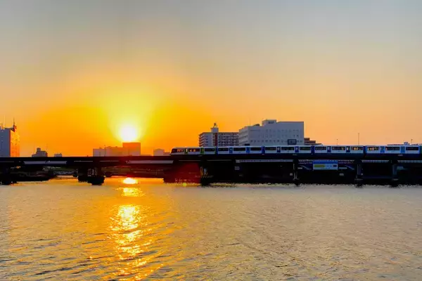 「東京モノレールは「東京パノラマライン」に！開放的な車窓からの眺望をイメージした11月からの新愛称！現代アートコラボ車両なども実施」の画像