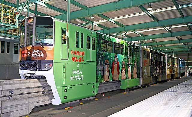 多摩モノレール「平成狸合戦ぽんぽこ」ラッピング車両に乗って東京30市町村の魅力を体感♪小池百合子都知事 出発合図 30秒動画もワクドキ！2050東京戦略