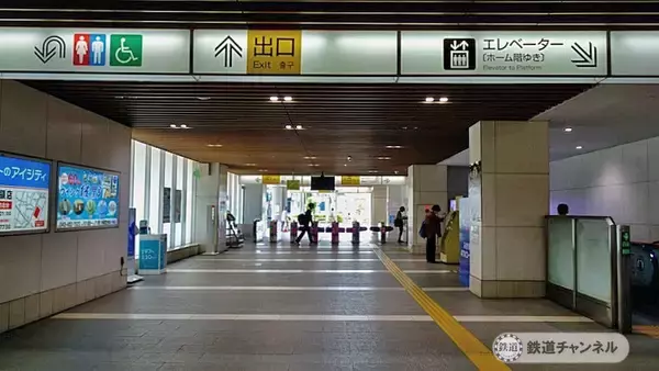 とてもモダンな駅前です【駅ぶら】06京王電鉄　京王線095