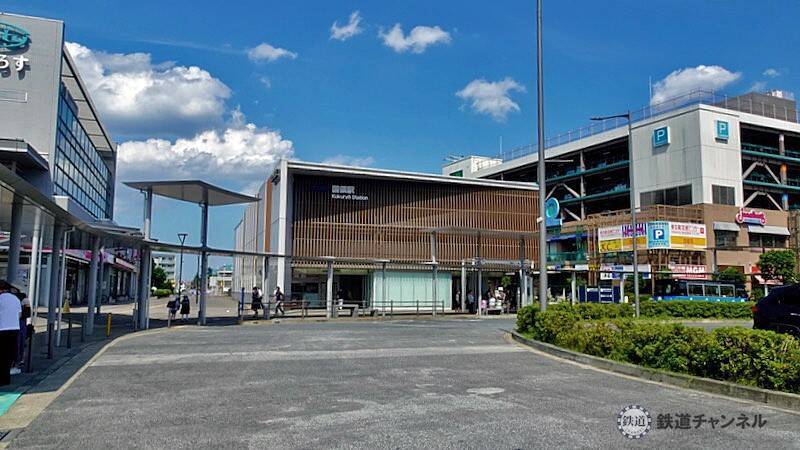 とてもモダンな駅前です【駅ぶら】06京王電鉄　京王線095