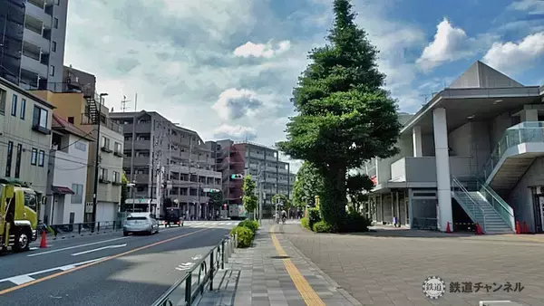 「とてもモダンな駅前です【駅ぶら】06京王電鉄　京王線095」の画像