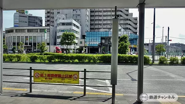 「とてもモダンな駅前です【駅ぶら】06京王電鉄　京王線095」の画像