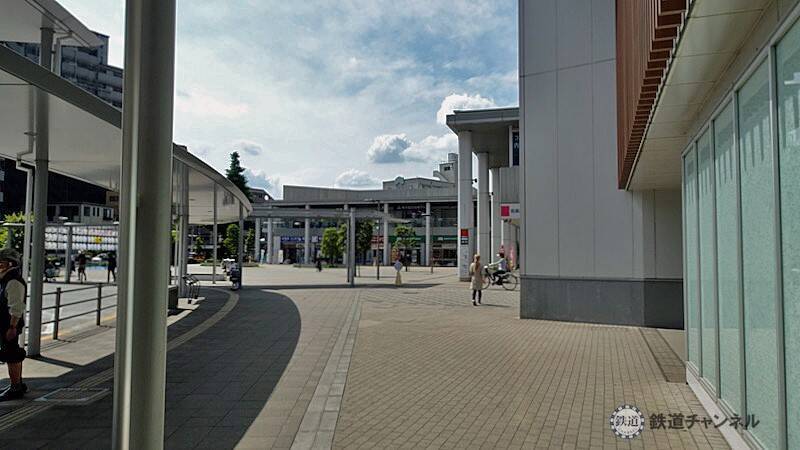 とてもモダンな駅前です【駅ぶら】06京王電鉄　京王線095