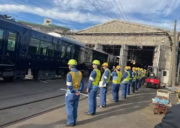「相模鉄道新型車両「13000系」〝水を切り拓き…未来を見つめる〟美しきデザイン」の画像