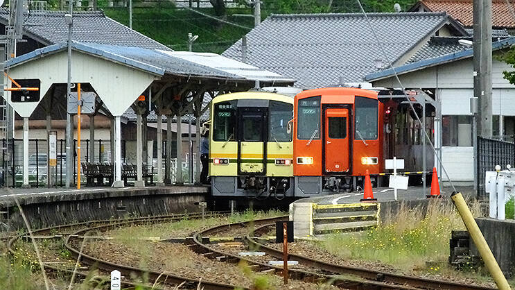 奥出雲おろち号がとまる木次駅で至福の島根カフェ時間♪ 列車がみえる線路沿いのおしゃれでおいしいカフェへ