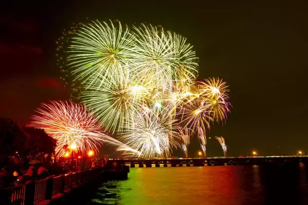 2025年【ふじさわ江の島花火大会】は10/18開催！特大の2尺玉が7年ぶりに湘南の空に、時間･アクセス･交通規制など徹底解説