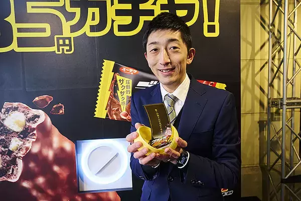 「2/11まで開催中、今週土日は新宿でブラックサンダー天ぷら35円バレンタイン！ チョコ揚がる＋気分アガる＋想いをあげる＝有楽製菓がまたやってくれたマジほんとありがとう！」の画像