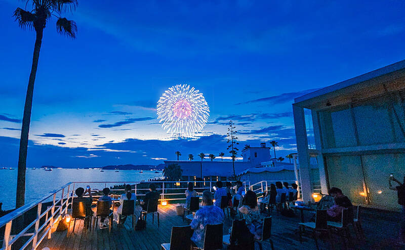 残席僅かなプランも！ 鎌倉花火大会2026は大混雑を回避「リビエラ逗子マリーナ」でゆったり鑑賞！ 5つの観覧プランとアクセス情報まとめ