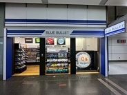品川駅の新幹線北口改札内、0系の連結器カバーがある鉄道グッズ店「BLUE BULLET」が10月31日で閉店へ！1,000円以上でもらえる記念品は？
