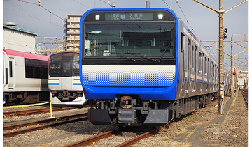 鎌倉車両センター所属 青いE235系のあわせ技、横浜発 新潟行きのグリーン車