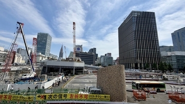 新宿西口再開発や新型車両の導入、ロマンスカーの新造で「営業利益800億円・ROE10％」達成へ！ 小田急が仕掛ける次世代の鉄道ビジネスとは