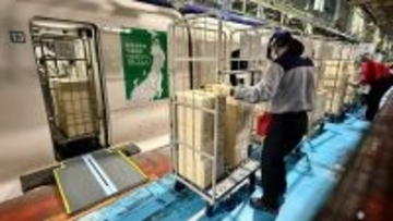 JR東日本「荷物専用新幹線」運行開始！ E3系が拓く物流の未来 自動搬送AGVが支える「はこビュン」最前線をレポート（東京都北区）