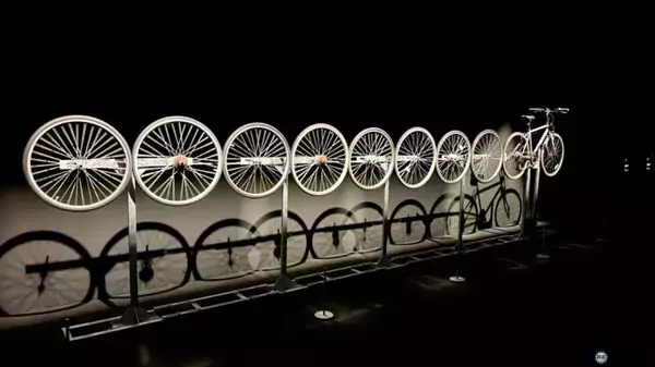 「高輪ゲートウェイシティに新ミュージアム「MoN Takanawa」誕生！ 開館記念「ぐるぐる展」の没入体験と山手線ジオラマが凄すぎる【レポート】」の画像