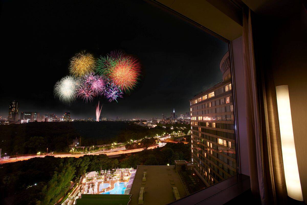 都心の夜空を彩る「神宮花火」が見える “ニューオータニ”＆ “プリンスホテル”の特別宿泊プラン！人混みを避け客室から楽しむ贅沢ステイ