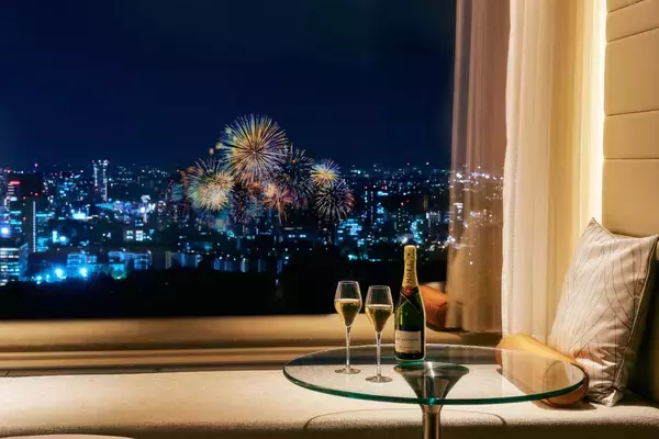 「都心の夜空を彩る「神宮花火」が見える “ニューオータニ”＆ “プリンスホテル”の特別宿泊プラン！人混みを避け客室から楽しむ贅沢ステイ」の画像