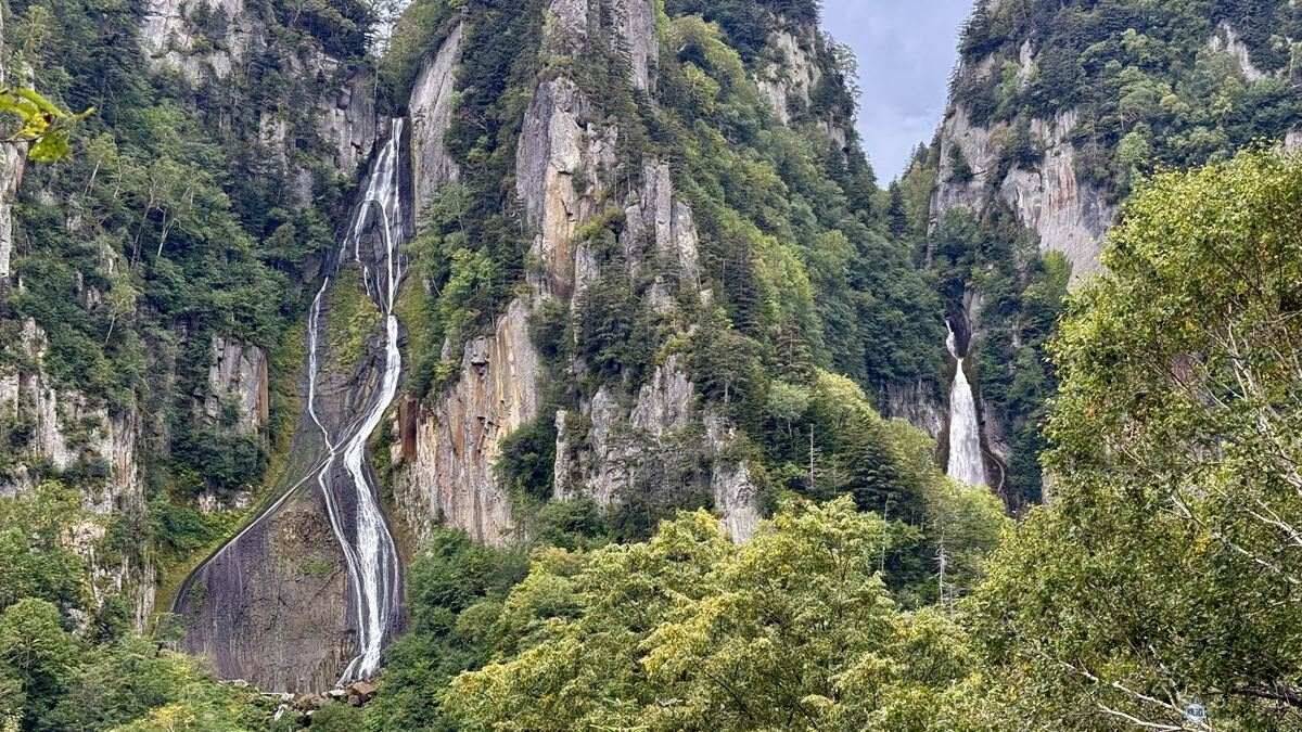 日本一早い秋の紅葉！2026年北海道・大雪山「黒岳・旭岳」見頃はいつ？ロープウェイでのアクセスからSNS映えイルミネーションまで現地レポ