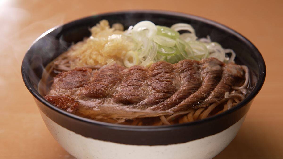 東京・千住の「自称・日本一メニューが多い」立ち食いそば屋とは？ ＢＳ日テレ『ドランク塚地のふらっと立ち食いそば』7/27夜10時～放送