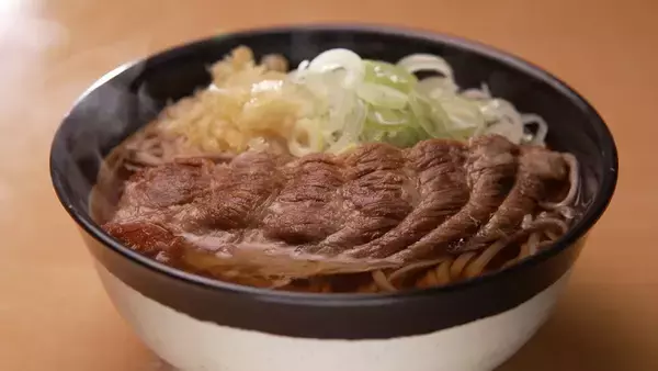 「東京・千住の「自称・日本一メニューが多い」立ち食いそば屋とは？ ＢＳ日テレ『ドランク塚地のふらっと立ち食いそば』7/27夜10時～放送」の画像