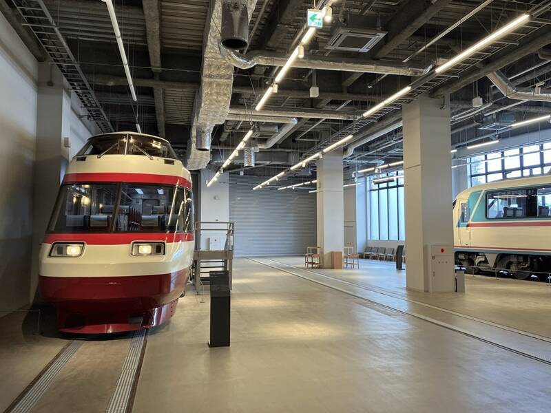 白いロマンスカー・VSE、2026年3月下旬にロマンスカーミュージアムで展示開始　「乗務員体験」などファン向け企画も