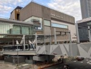 駅ビル２階から路面電車が発車　JRと広電の交通結節機能を強化！ 生まれ変わった広島駅を見る（広島県広島市）【コラム】