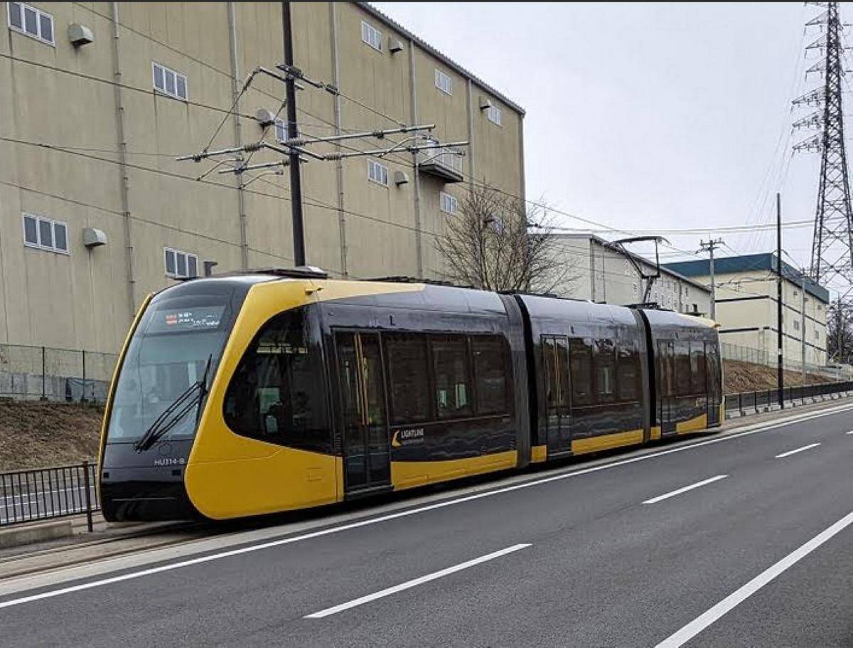 駅ビル２階から路面電車が発車　JRと広電の交通結節機能を強化！ 生まれ変わった広島駅を見る（広島県広島市）【コラム】