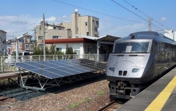 【国内初】線路で発電！ JR九州が宮崎県の佐土原駅で「レールPV」太陽光発電を開始、CO2を年間5トン削減の脱炭素社会に向けた実証実験